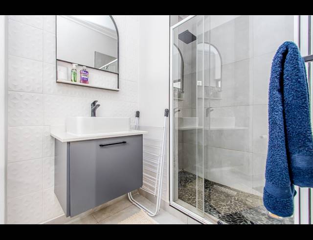 2 BEDROOM APARTMENT FOR SALE IN BRYANSTON